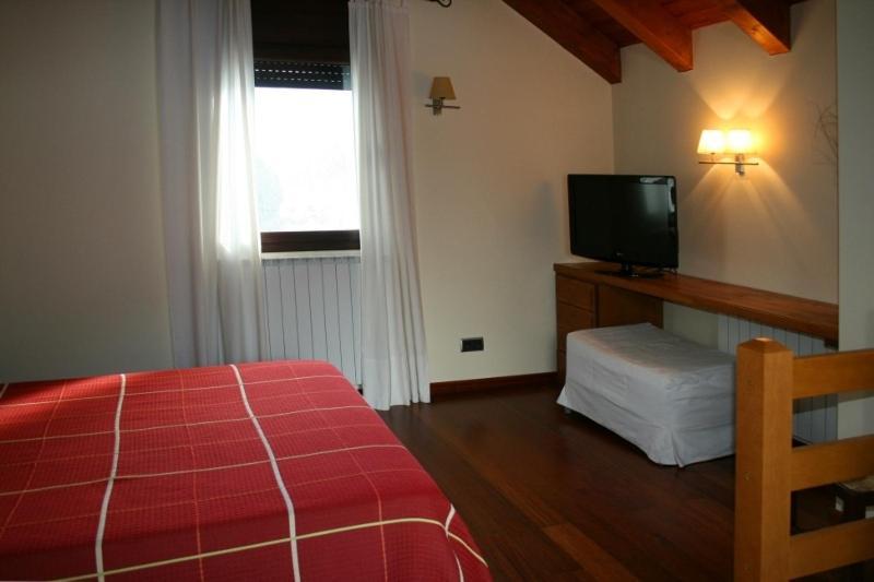 Apartamentos Les Picardes Espot Pokoj fotografie