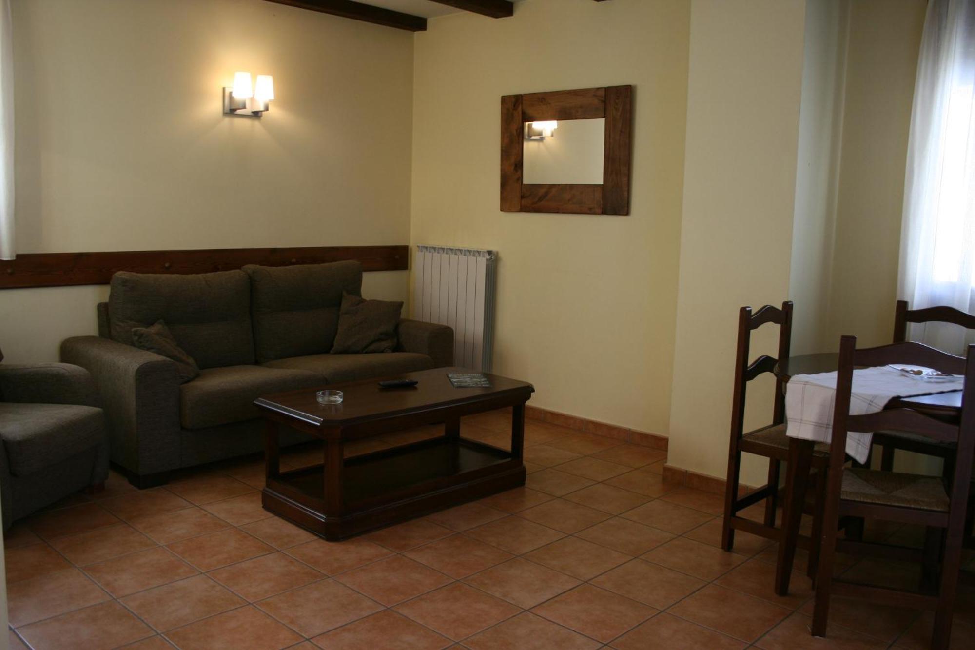 Apartamentos Les Picardes Espot Pokoj fotografie